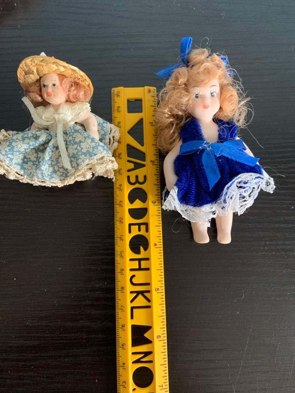 Miniature Porcelain dolls Group of 4 - Picture 2 of 3